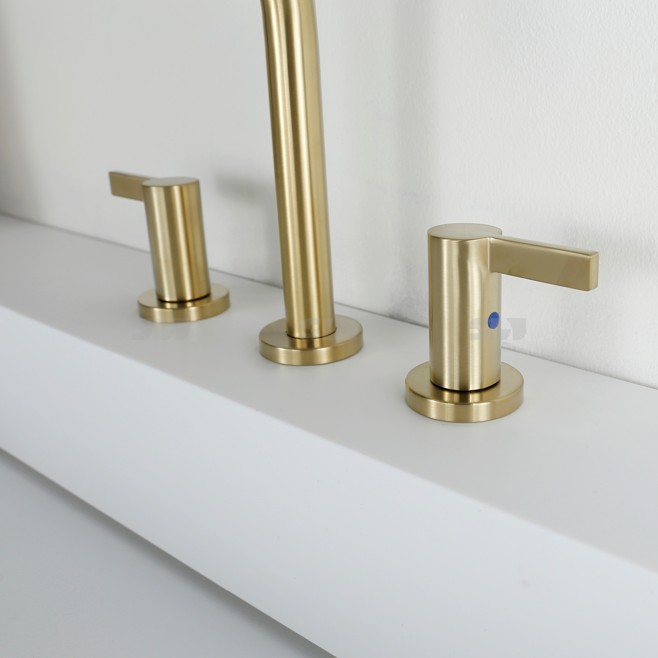 Sly Sly Gold Gold Wash Basin Faucet على نطاق واسع 8 بوصة 3 ثقب الحوض الحوض المرحاض