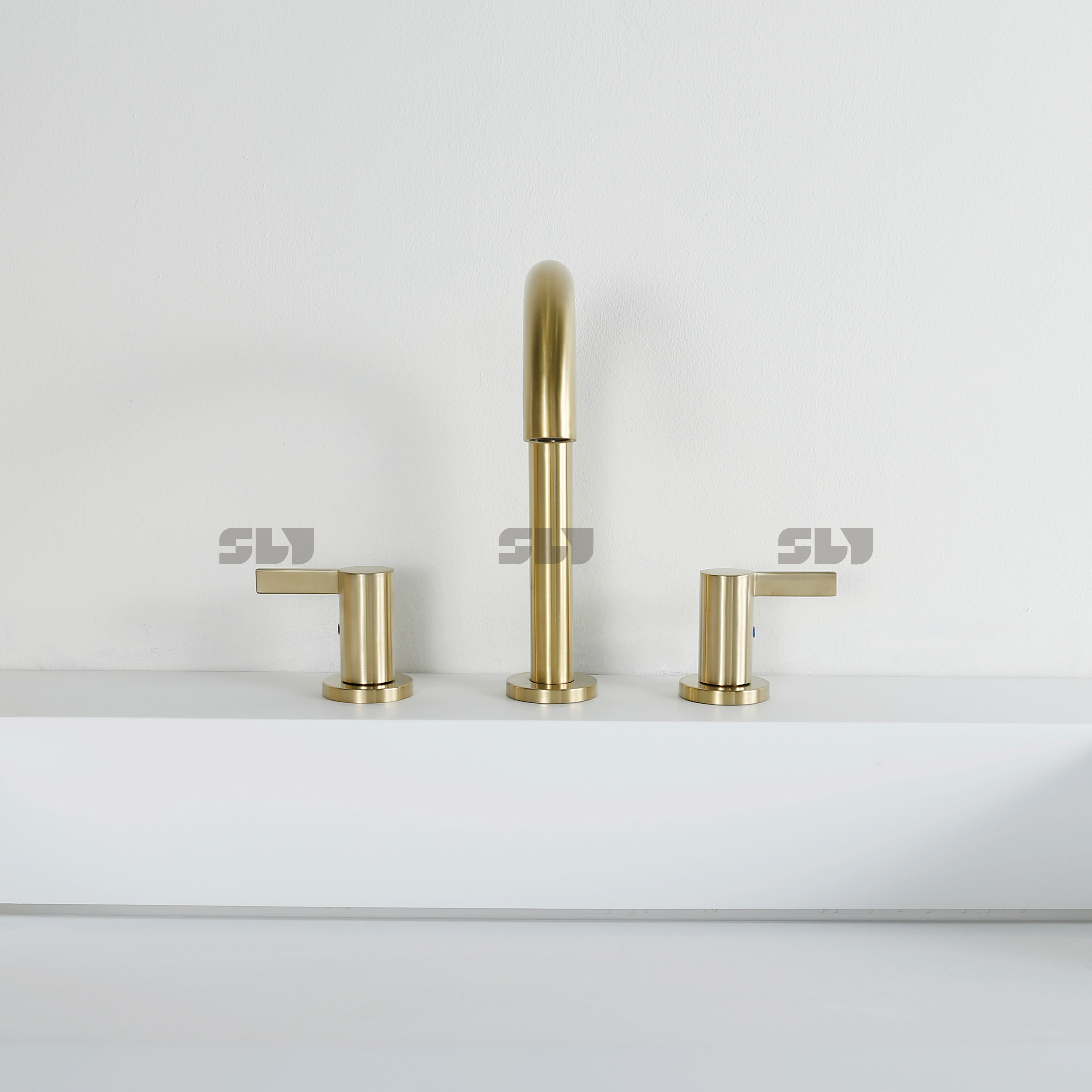 Sly Sly Gold Gold Wash Basin Faucet على نطاق واسع 8 بوصة 3 ثقب الحوض الحوض المرحاض