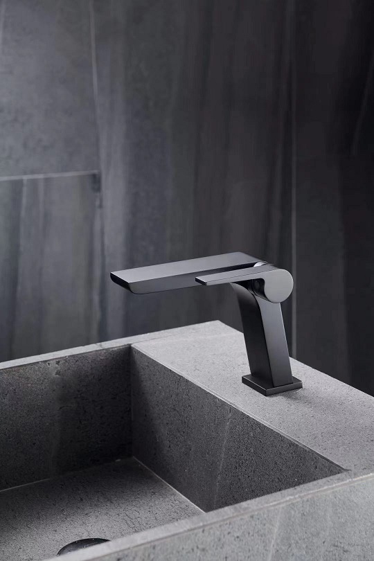 أحواض الحمام والحنفيات