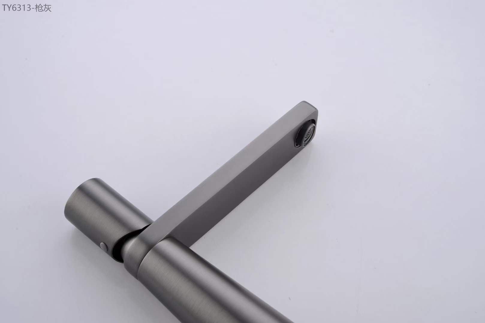 صنابير الحمام المثبتة على الحائط