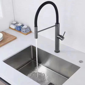 زيت خبيث مصقول Zr Gold Kitchen Sink Faucet وفر الماء الحافظة المطبخ الساخن والباردة