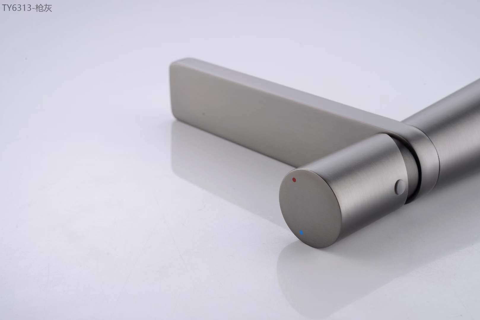 صنابير الحمام المثبتة على الحائط