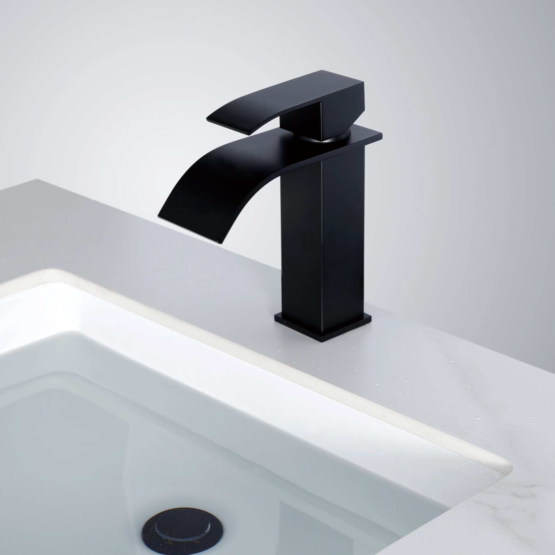 Sly Matte Black Waterfall Spout Spout Batucet مقبض واحد الحمام الغرور بالوعة صنبور