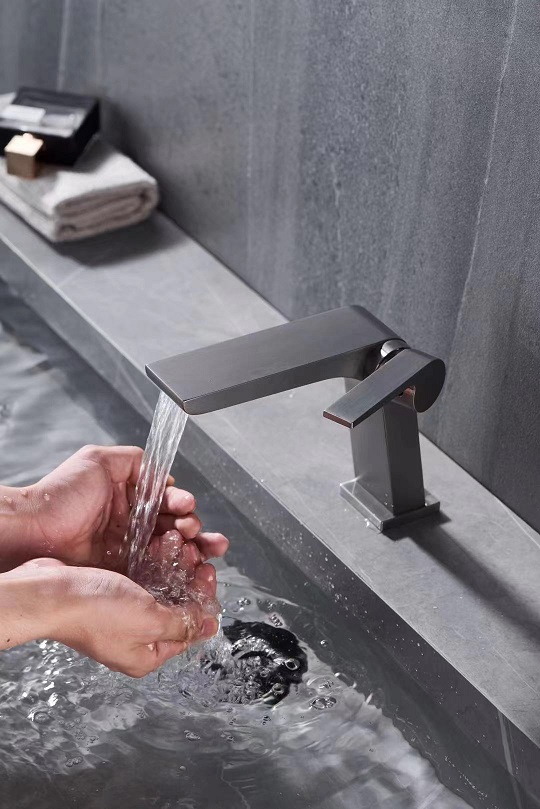 صنابير الحمام النحاسية