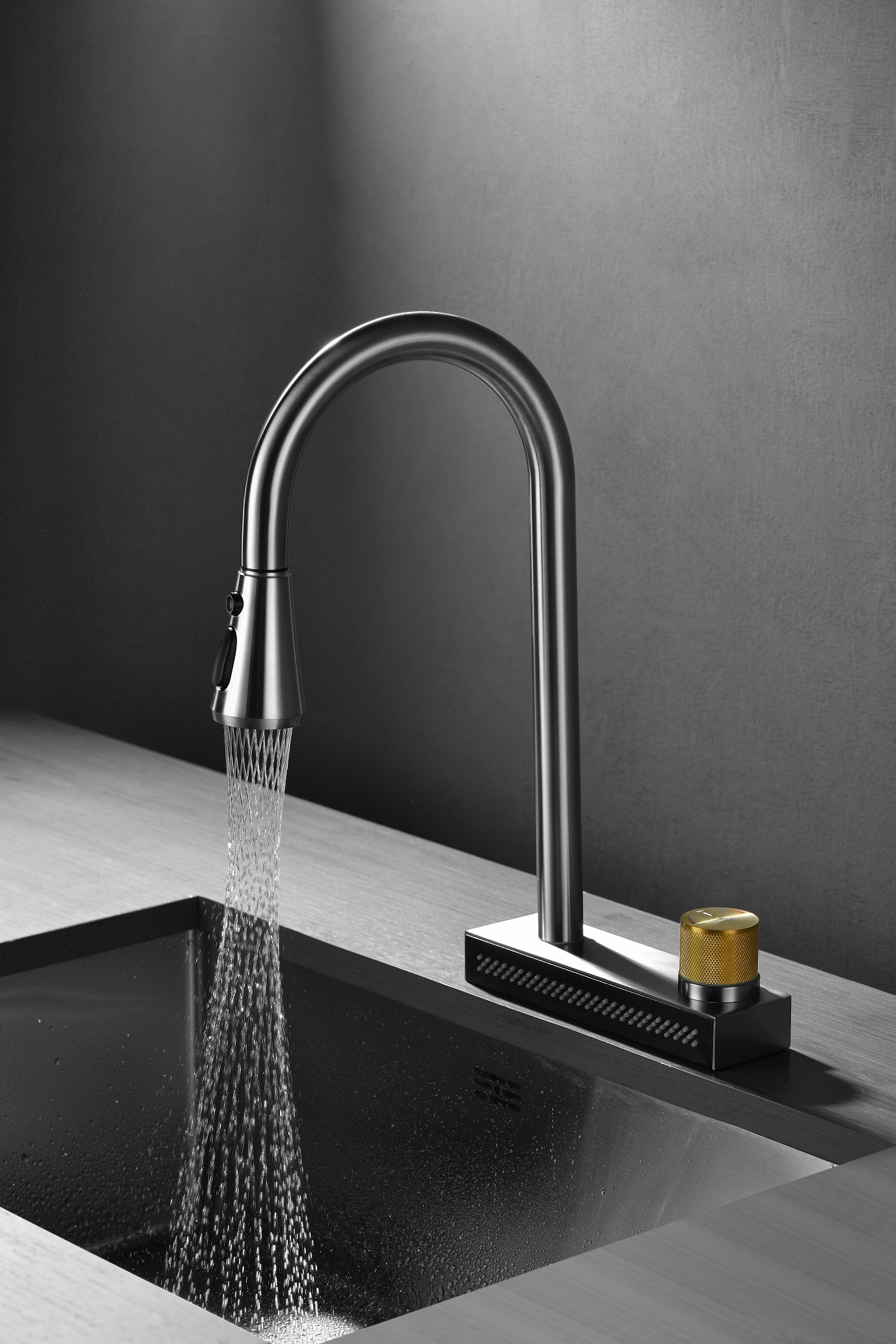 صنبور حوض المطبخ الأسود 