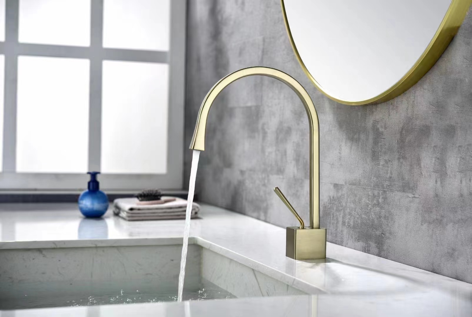 النحاس النحاس النحاس المصقول من الزركونيوم الذهب مقبض واحد حوض كروم الانتهاء