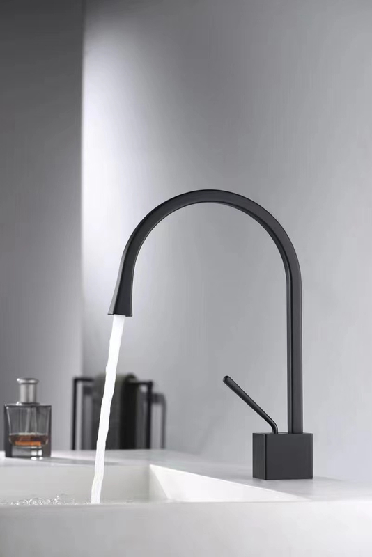 النحاس النحاس النحاس المصقول من الزركونيوم الذهب مقبض واحد حوض كروم الانتهاء