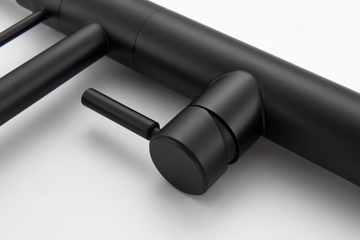 صنبور المطبخ الأسود مع بخاخ