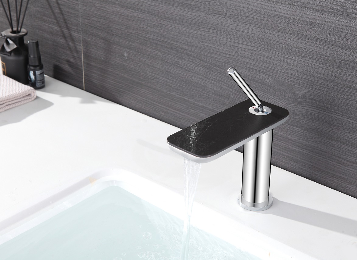 صنابير حوض الحمام