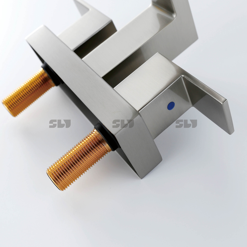 Sly two Hole Center Basin Faucet المستخدمة في الفنادق