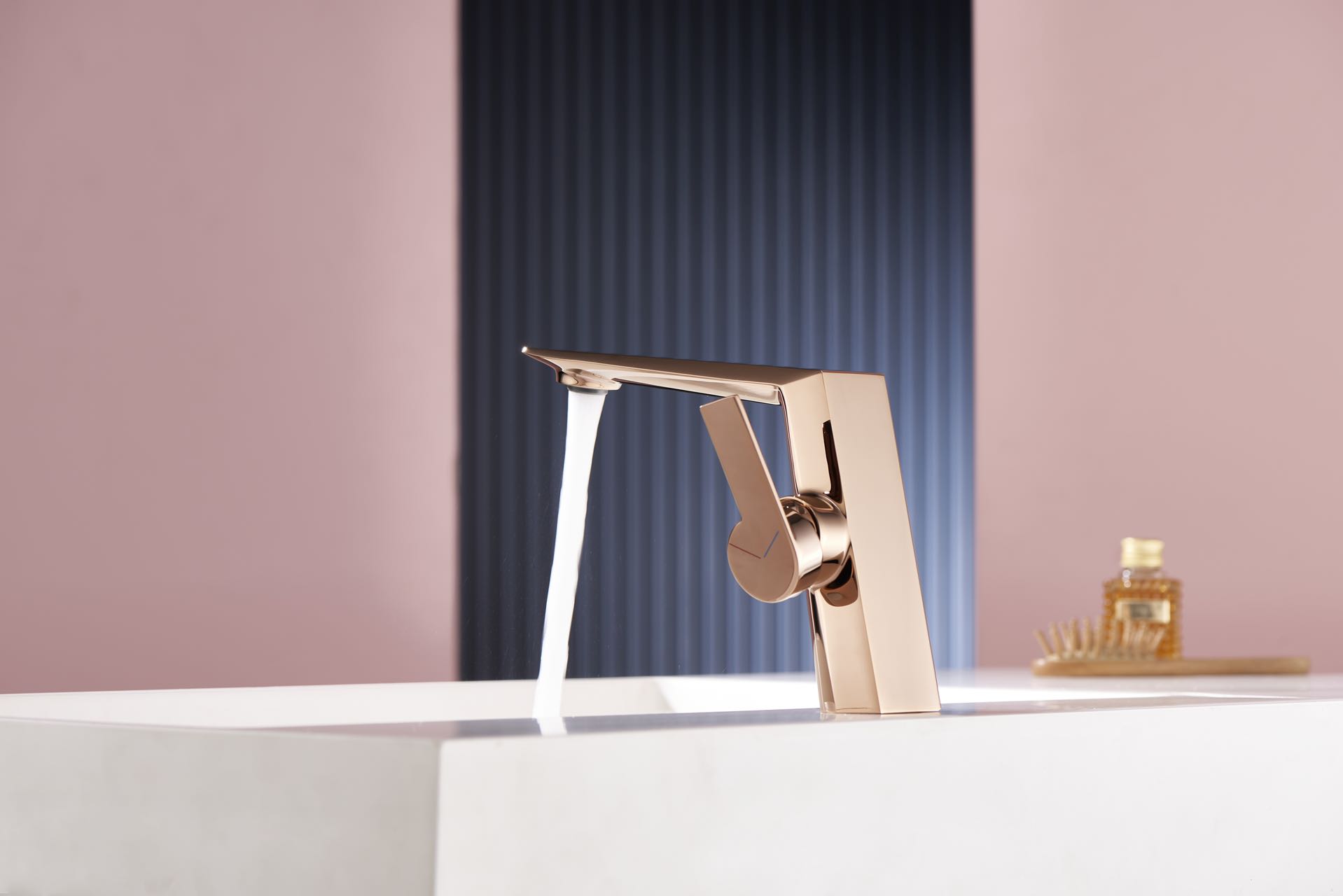 صنابير الحمام مصقولة بالنيكل