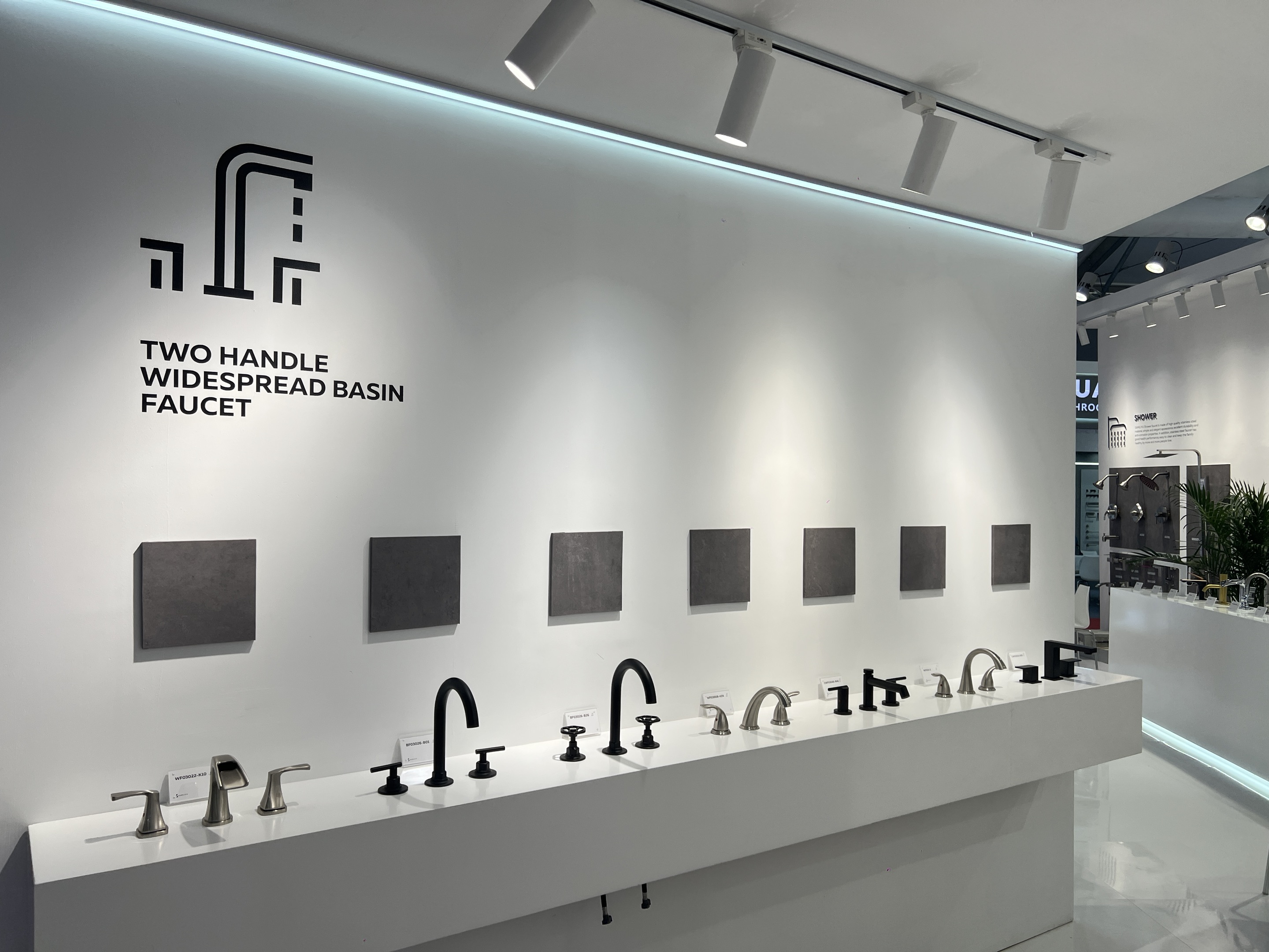 3 فتحات صنبور الحمام