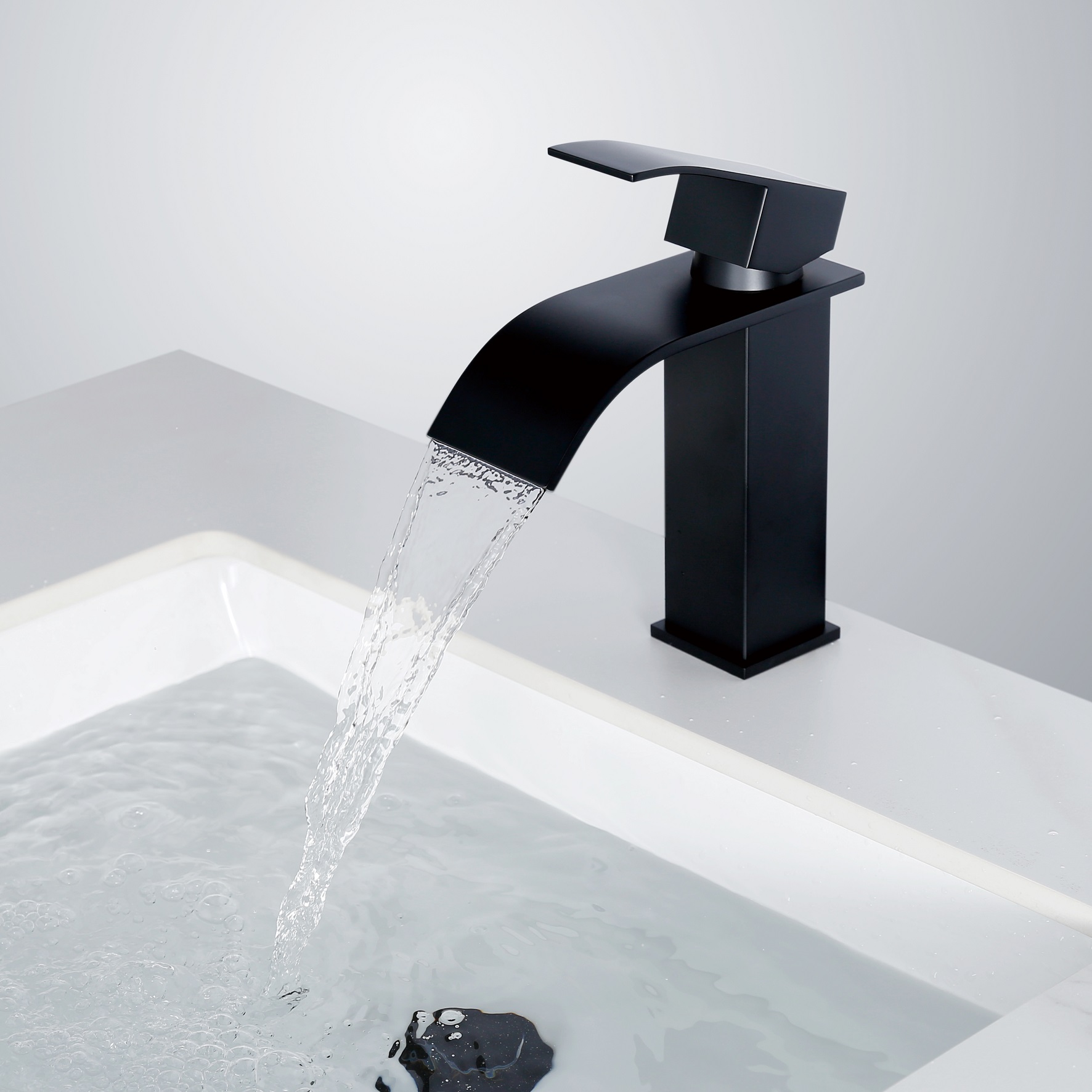 Sly Matte Black Waterfall Spout Spout Batucet مقبض واحد الحمام الغرور بالوعة صنبور