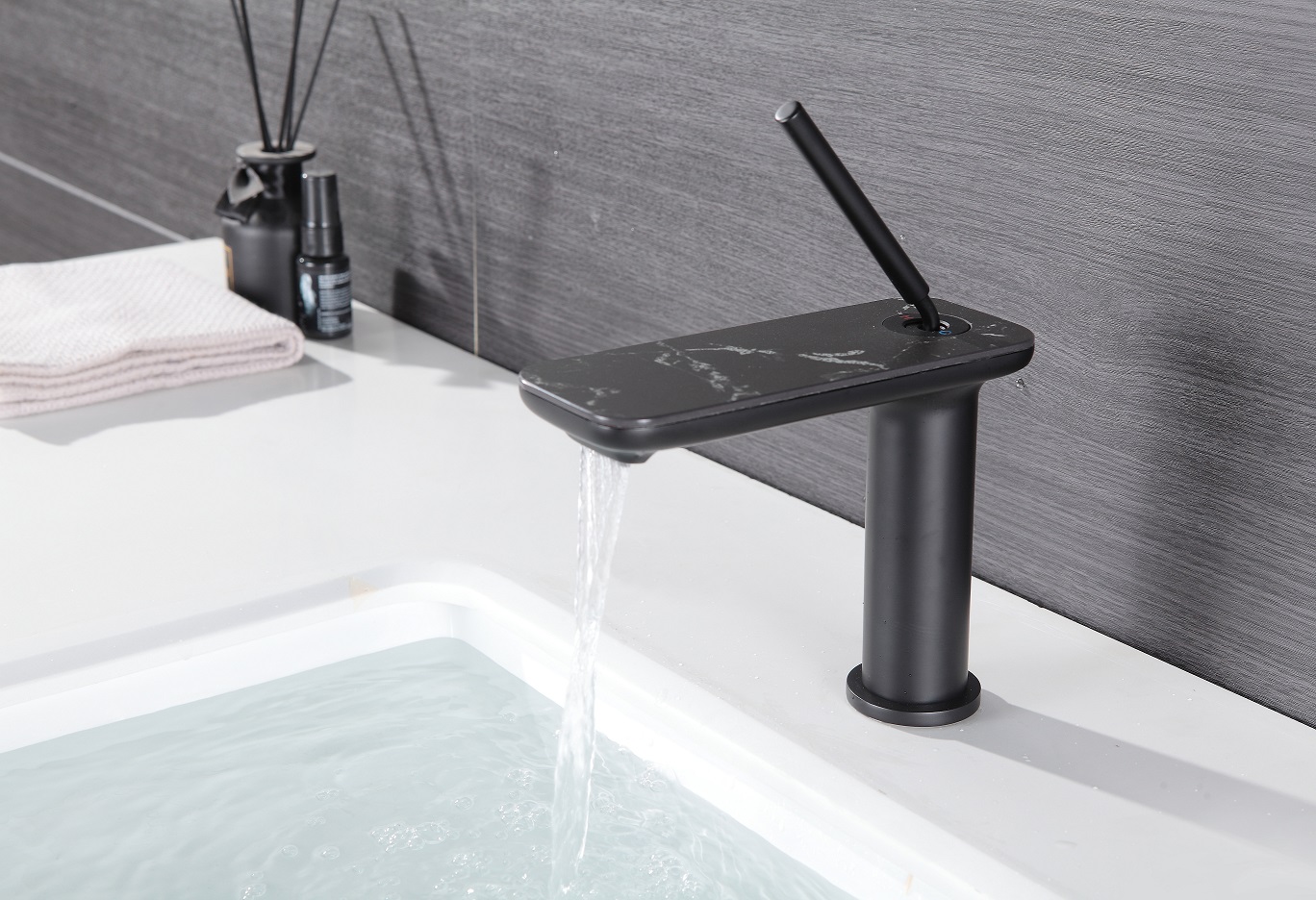 صنبور الحمام بفتحة واحدة