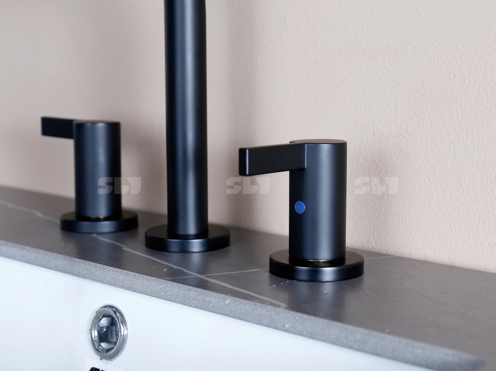 الحنفية القديمة صنبور 