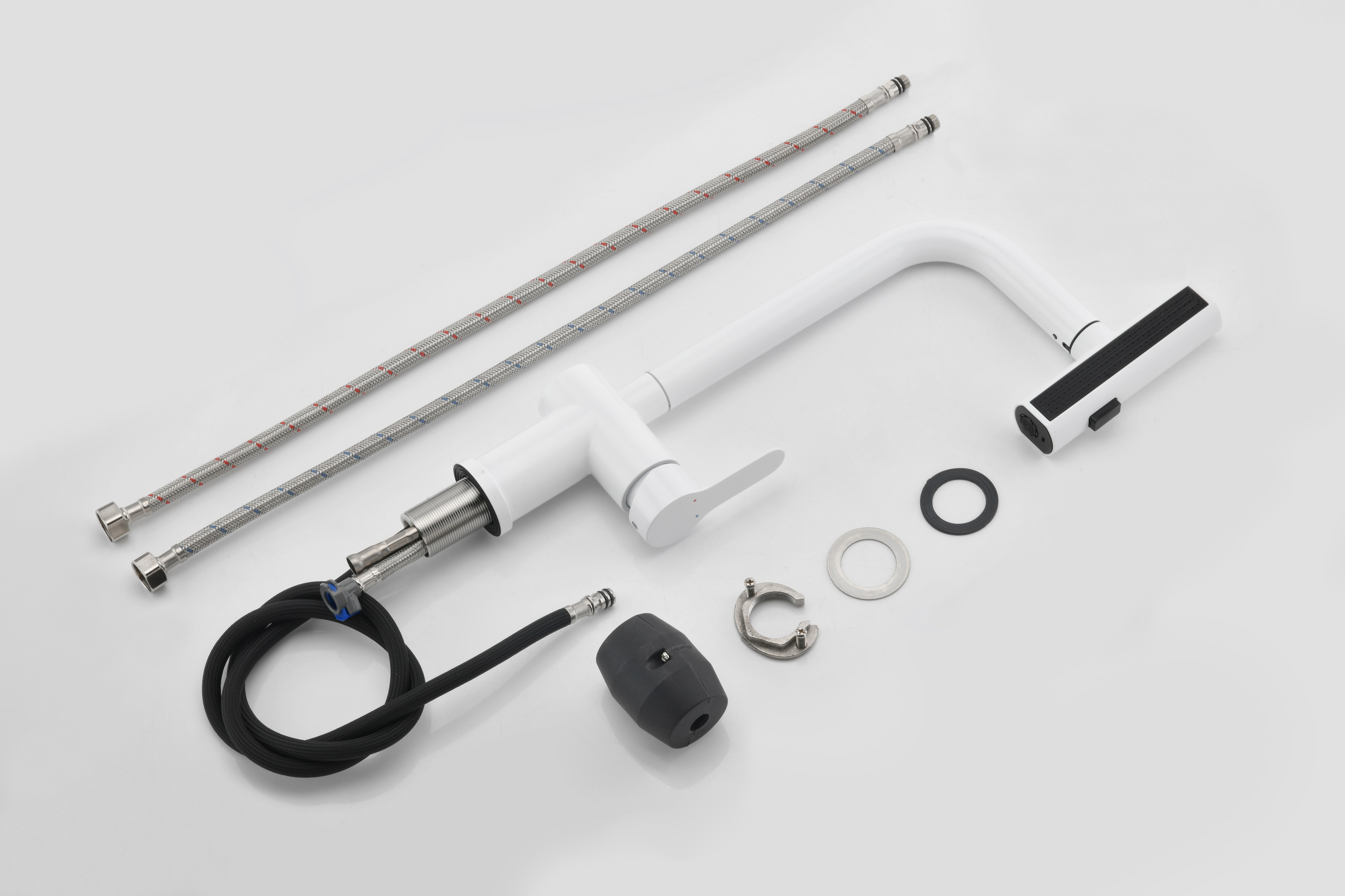 حوض المطبخ مع الحنفيات